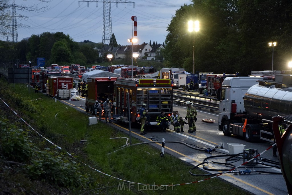 VU Gefahrgut LKW umgestuerzt A 4 Rich Koeln Hoehe AS Gummersbach P484.JPG - Miklos Laubert